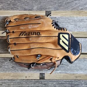 Mizuno (MMX110P) Ballpark Series  Leather Baseball Glove 11in RHT